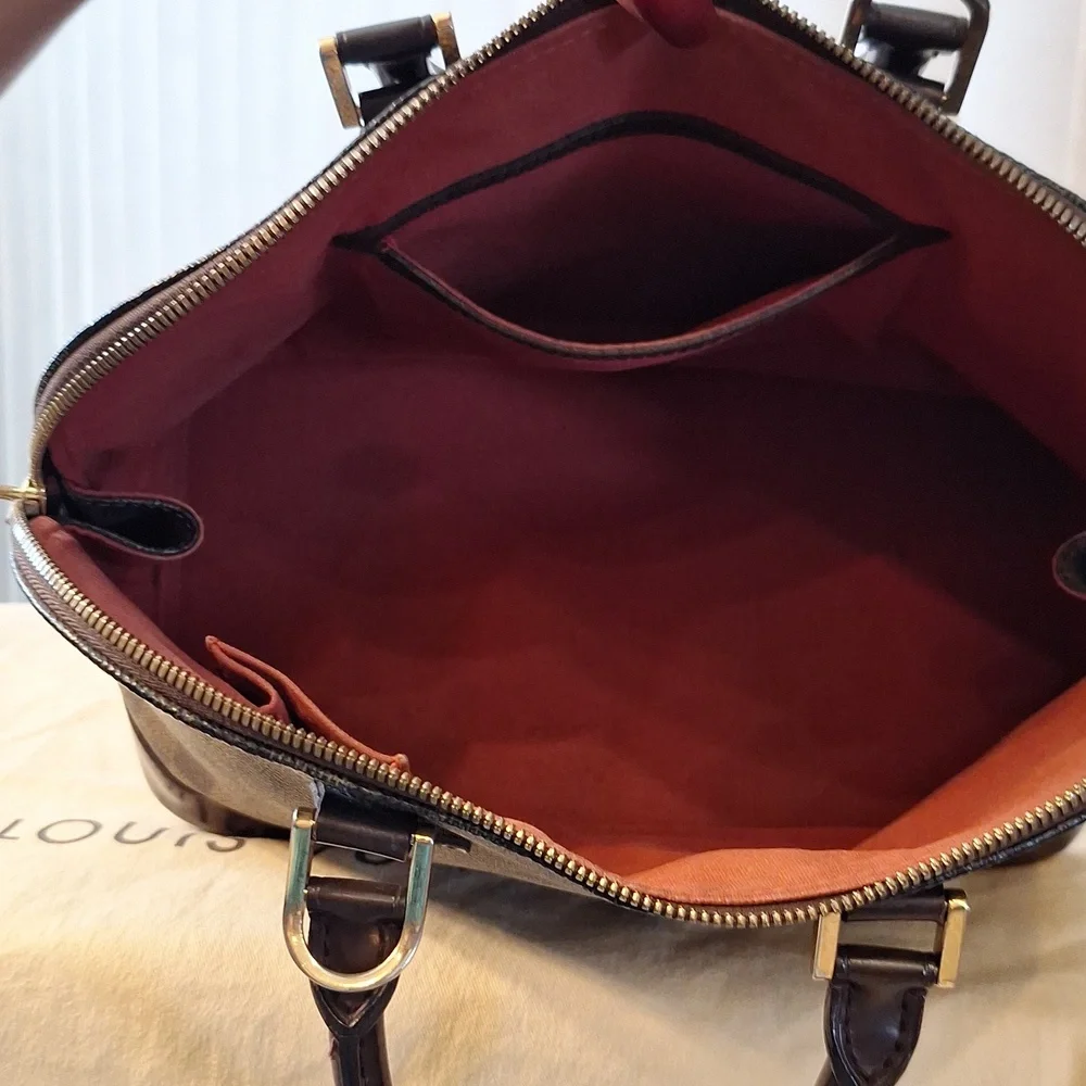 Louis Vuitton Alma - Picture 13 of 16
